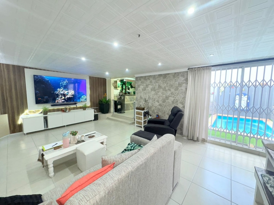 7 Bedroom Property for Sale in Sunnyridge Eastern Cape